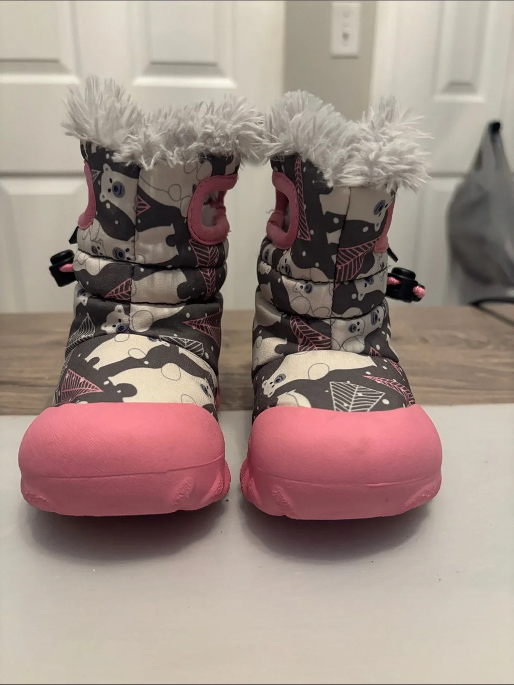 Bogs Pink-Trim Girls Winter Snow Boots with Polar Bear Print size 4